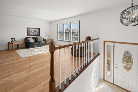 Tiny photo for 1220 Dorchester Lane, Hoffman Estates, IL 60169 (MLS # 12587795)