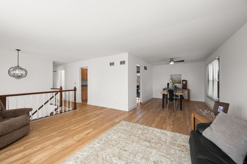 Tiny photo for 1220 Dorchester Lane, Hoffman Estates, IL 60169 (MLS # 12587795)