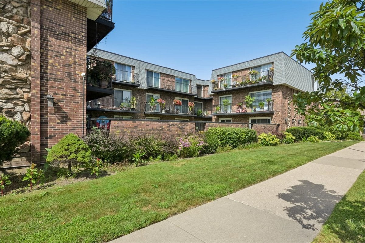 3746 N Central Avenue 3E