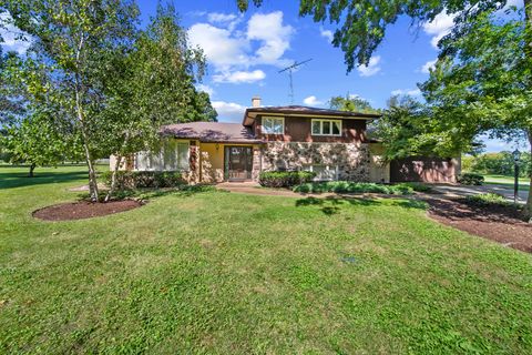 Photo of 8104 Mason Hill Road, Woodstock, IL 60098 (MLS # 12474261)