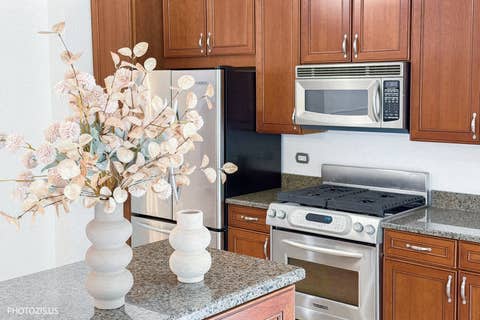 Tiny photo for 425 Benjamin Drive #302, Vernon Hills, IL 60061 (MLS # 12680689)