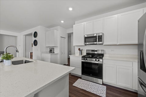 Tiny photo for 422 Cottrell Lane, Aurora, IL 60506 (MLS # 12727804)