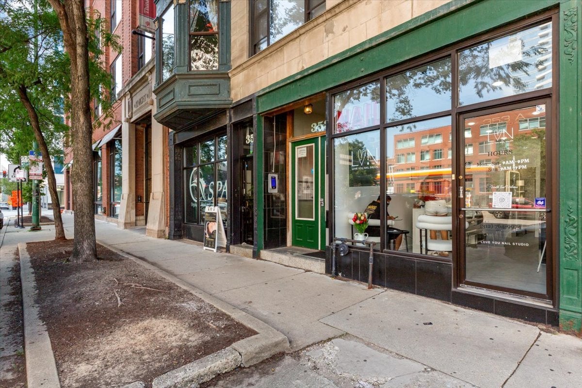353 W Chicago Avenue A