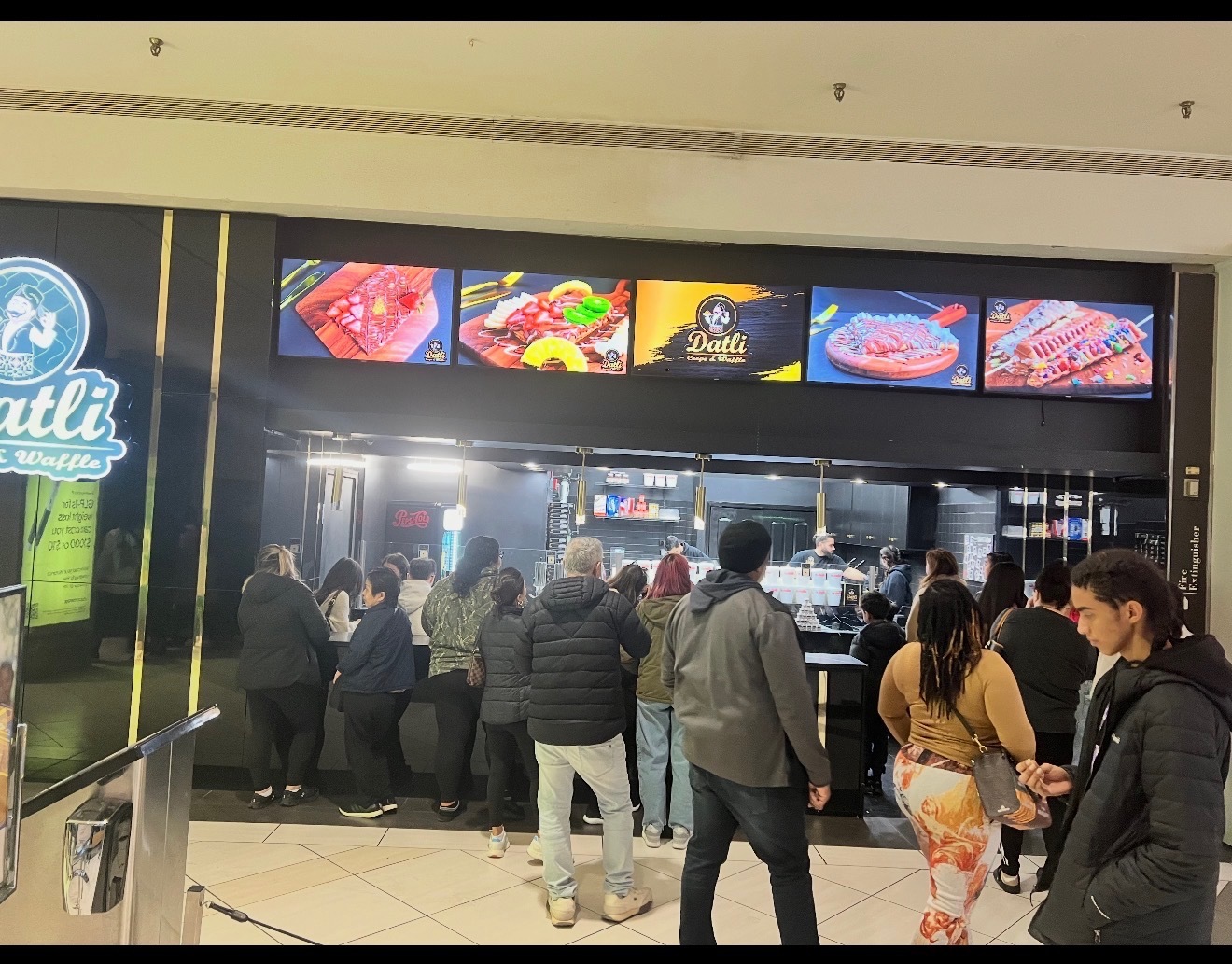 5 Woodfield Mall G135