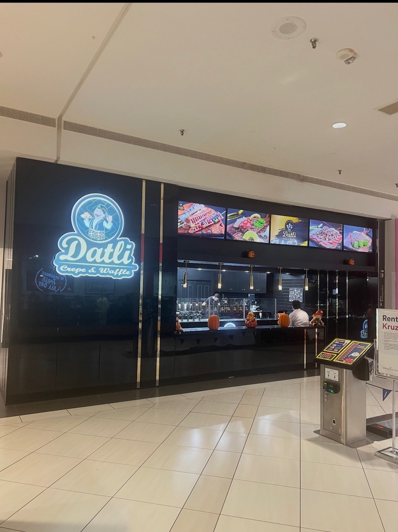 5 Woodfield Mall G135