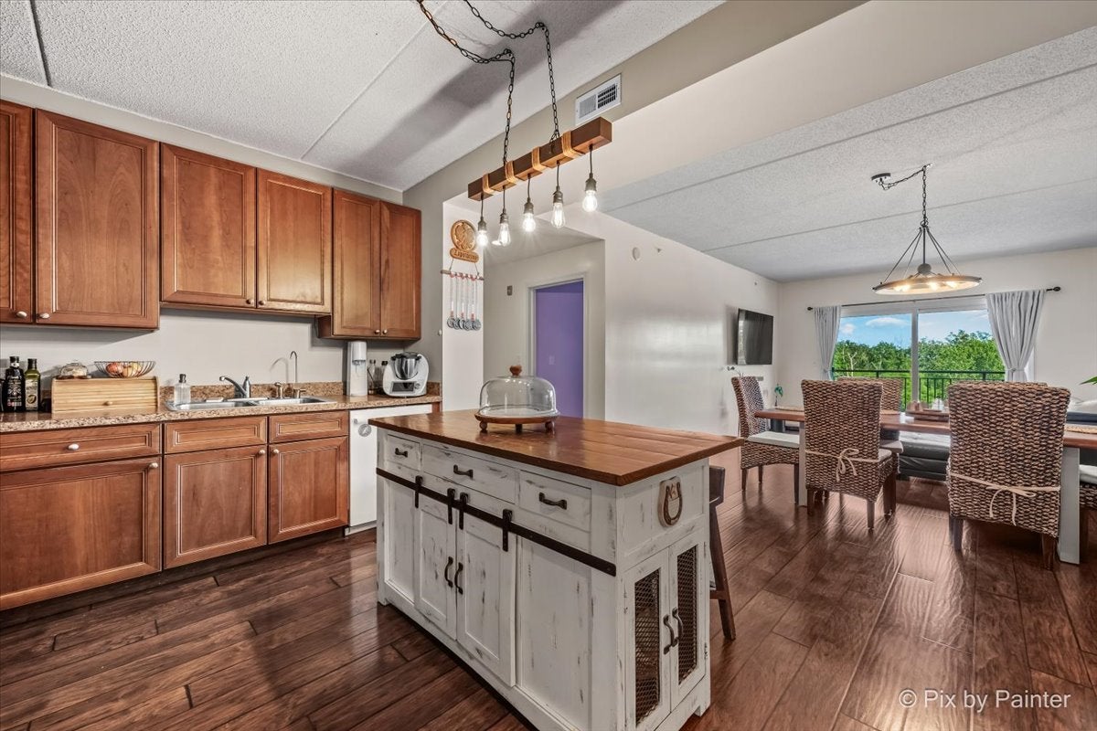 125 Lakeview Drive 403