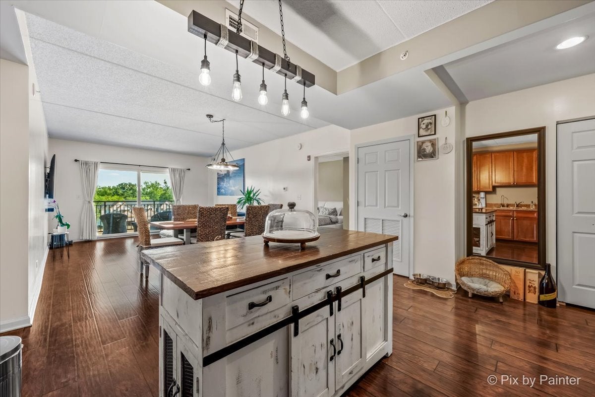 125 Lakeview Drive 403