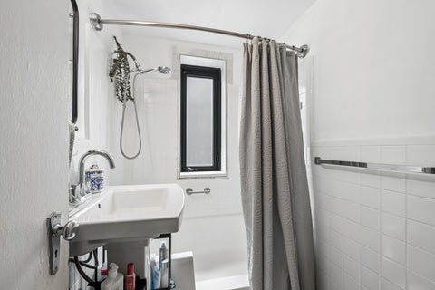 Tiny photo for 5052 N Marine Drive #D3, Chicago, IL 60640 (MLS # 12735410)