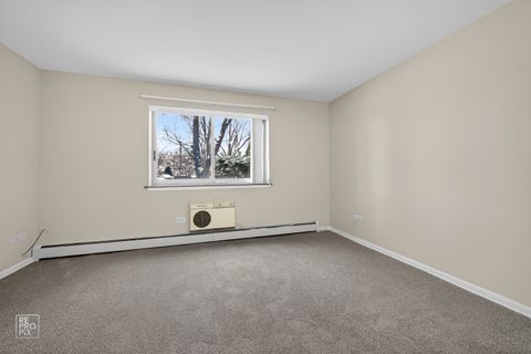 Tiny photo for 1198 Royal Glen Drive #102, Glen Ellyn, IL 60137 (MLS # 12520599)