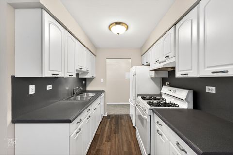 Tiny photo for 1198 Royal Glen Drive #102, Glen Ellyn, IL 60137 (MLS # 12520599)