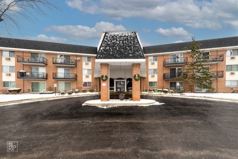 Tiny photo for 1198 Royal Glen Drive #102, Glen Ellyn, IL 60137 (MLS # 12520599)