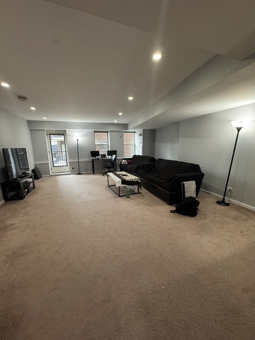 40 E 9th Street 907