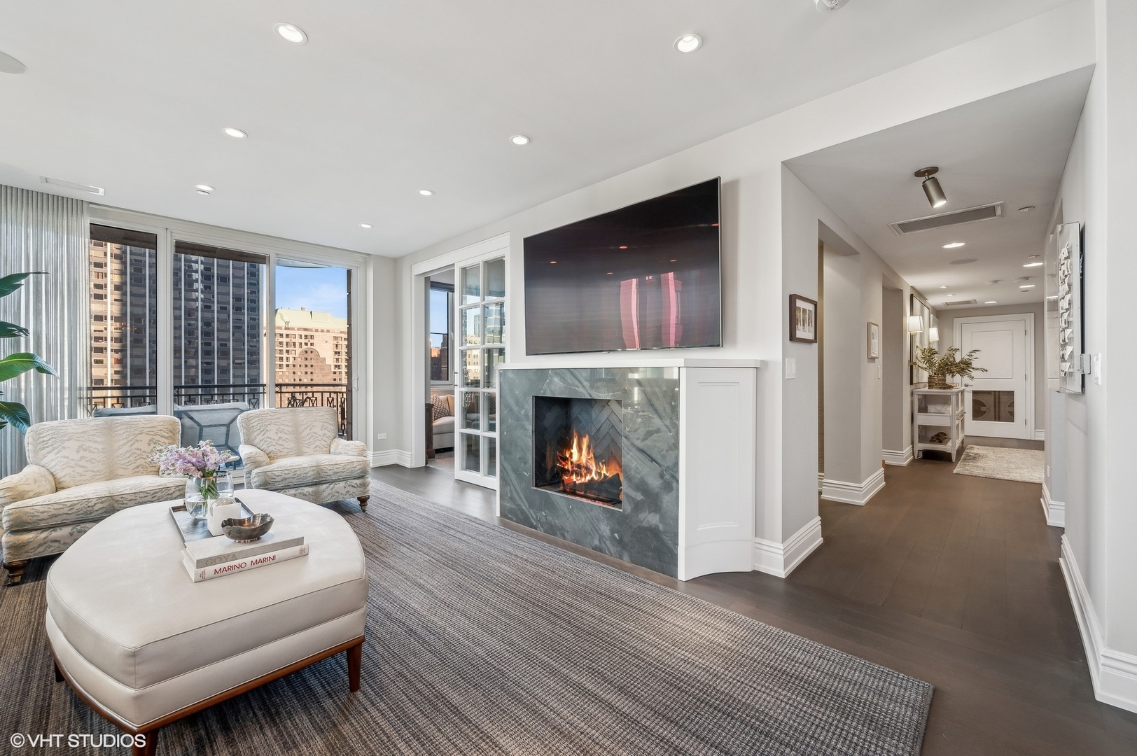 10 E Delaware Street 17E