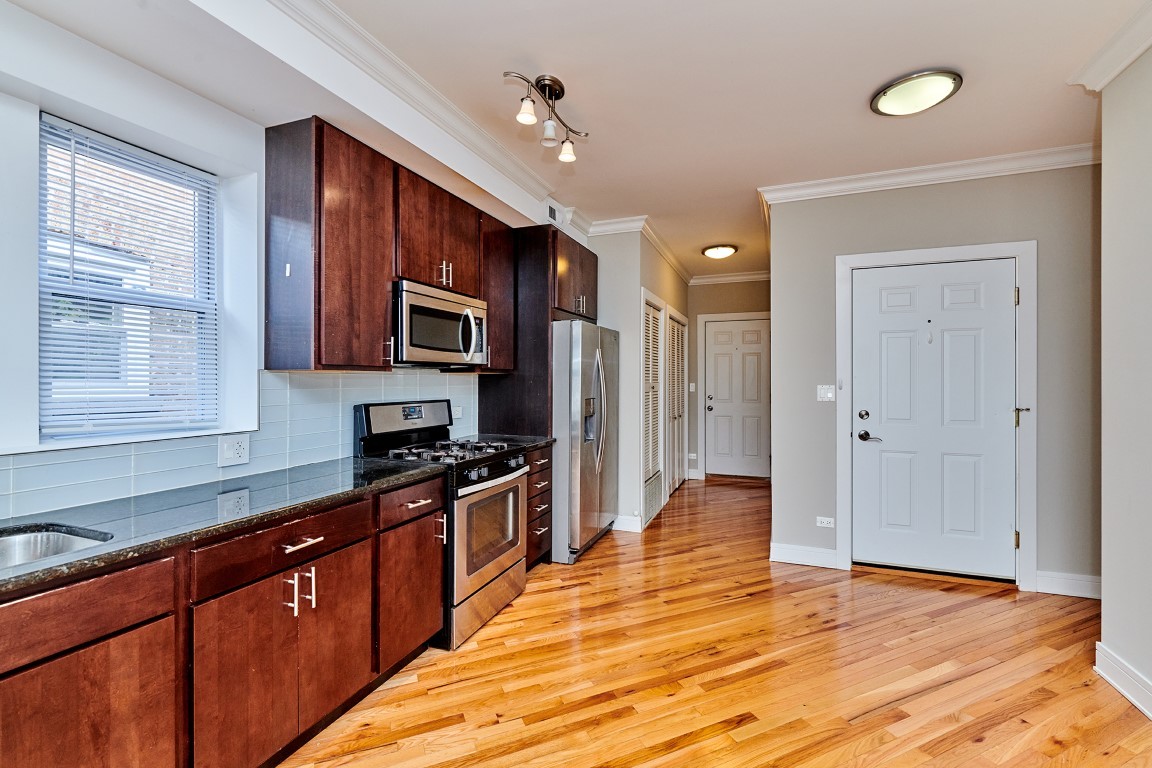 6134 N Washtenaw Avenue 2R