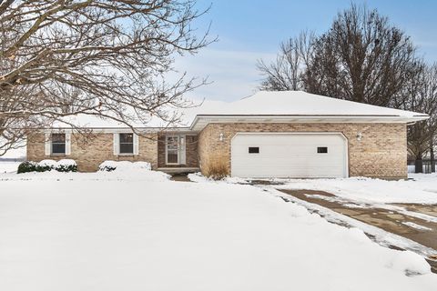 Photo of 582 Fairway Drive, El Paso, IL 61738 (MLS # 12531205)