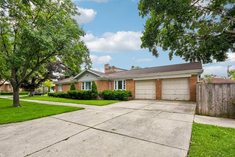 Tiny photo for 1620 Courtland Avenue, Park Ridge, IL 60068 (MLS # 12688370)
