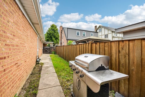 Tiny photo for 1620 Courtland Avenue, Park Ridge, IL 60068 (MLS # 12688370)