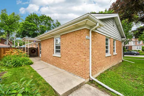 Tiny photo for 1620 Courtland Avenue, Park Ridge, IL 60068 (MLS # 12688370)