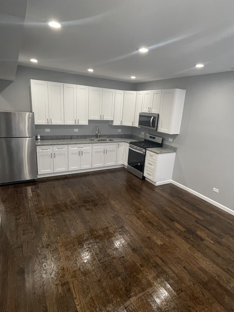 2731 S Whipple Street