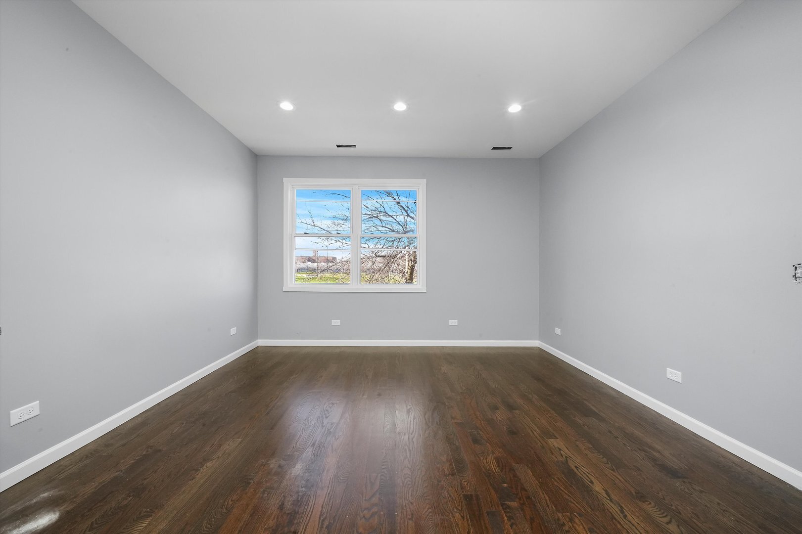 2731 S Whipple Street