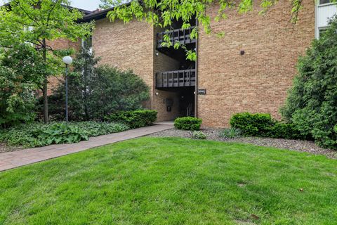 Photo of 5542 E Lake Drive #74E, Lisle, IL 60532 (MLS # 12629486)