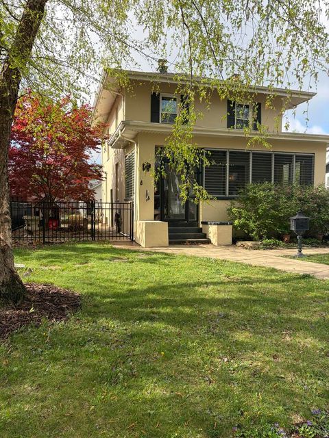 Photo of 1517 E Olive Street, Bloomington, IL 61701 (MLS # 12622107)