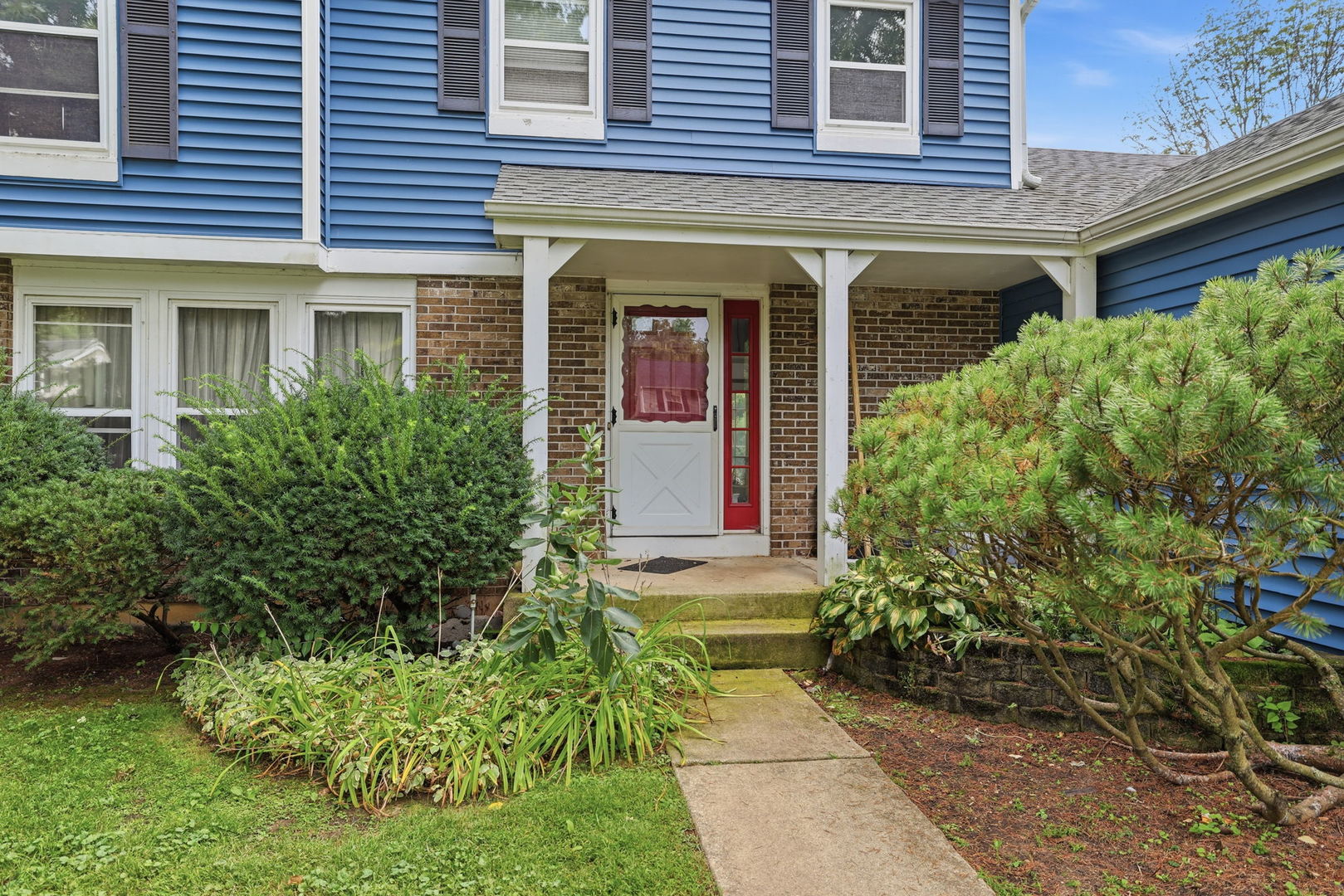 27W105 Walnut Drive