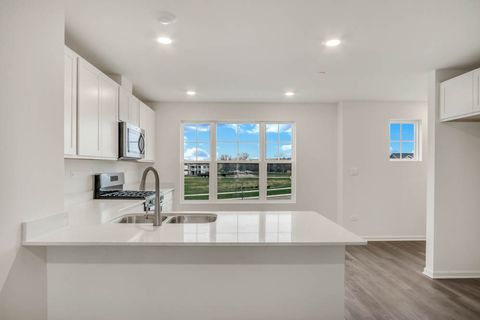 Tiny photo for 434 Lakeshore Court, St. Charles, IL 60174 (MLS # 12487752)