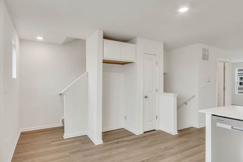 Tiny photo for 434 Lakeshore Court, St. Charles, IL 60174 (MLS # 12487752)