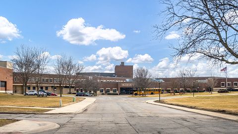Tiny photo for 434 Lakeshore Court, St. Charles, IL 60174 (MLS # 12487752)
