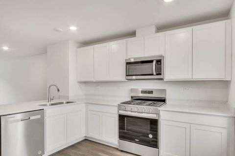 Tiny photo for 434 Lakeshore Court, St. Charles, IL 60174 (MLS # 12487752)