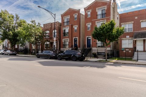 Photo of 2665 W Warren Boulevard #3, Chicago, IL 60612 (MLS # 12682811)