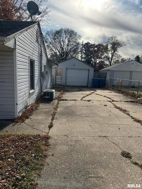 Tiny photo for 17122 10TH Avenue N, East Moline, IL 61244 (MLS # QC4269563)