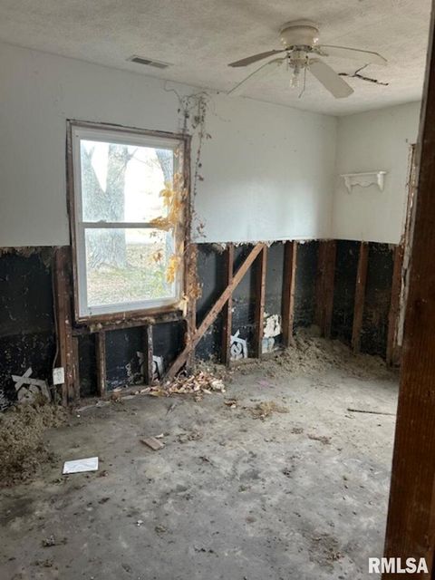 Tiny photo for 17122 10TH Avenue N, East Moline, IL 61244 (MLS # QC4269563)