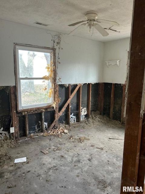 Tiny photo for 17122 10TH Avenue N, East Moline, IL 61244 (MLS # QC4269563)