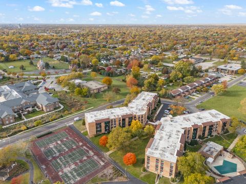 Tiny photo for 1101 S Hunt Club Drive #414, Mount Prospect, IL 60056 (MLS # 12557621)