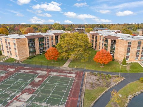 Tiny photo for 1101 S Hunt Club Drive #414, Mount Prospect, IL 60056 (MLS # 12557621)