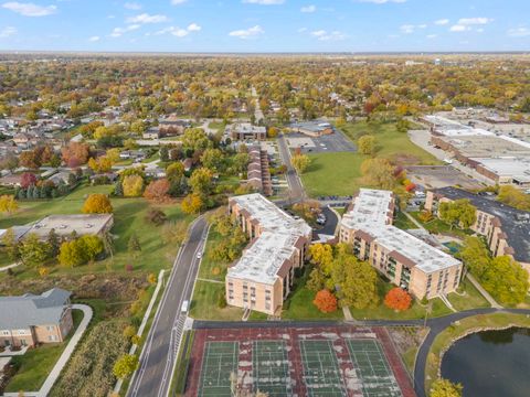 Tiny photo for 1101 S Hunt Club Drive #414, Mount Prospect, IL 60056 (MLS # 12557621)