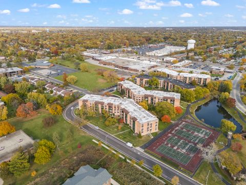 Tiny photo for 1101 S Hunt Club Drive #414, Mount Prospect, IL 60056 (MLS # 12557621)