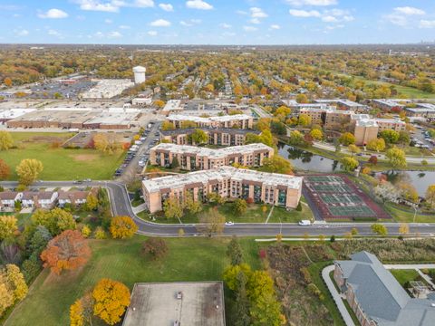 Tiny photo for 1101 S Hunt Club Drive #414, Mount Prospect, IL 60056 (MLS # 12557621)