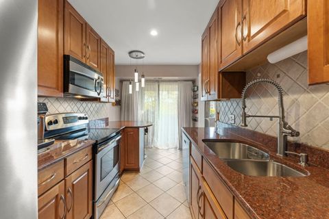 Tiny photo for 1101 S Hunt Club Drive #414, Mount Prospect, IL 60056 (MLS # 12557621)