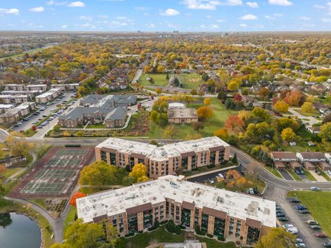 Tiny photo for 1101 S Hunt Club Drive #414, Mount Prospect, IL 60056 (MLS # 12557621)