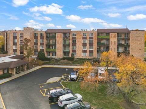 Tiny photo for 1101 S Hunt Club Drive #414, Mount Prospect, IL 60056 (MLS # 12557621)