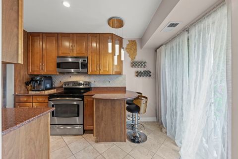 Tiny photo for 1101 S Hunt Club Drive #414, Mount Prospect, IL 60056 (MLS # 12557621)