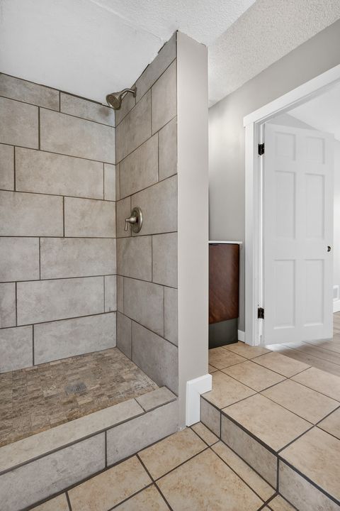 Tiny photo for 2929 N. 3rd Street, Clinton, IA 52732 (MLS # 12598277)