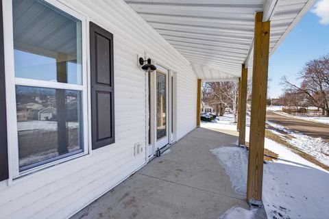 Tiny photo for 2929 N. 3rd Street, Clinton, IA 52732 (MLS # 12598277)