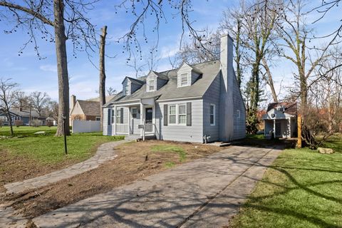 Photo of 418 Cedar Street, Centralia, IL 62801 (MLS # 12598149)