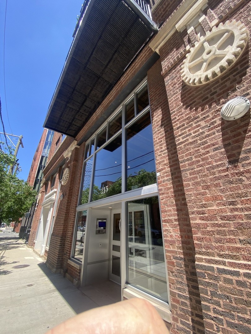 215 N Aberdeen Street 208B