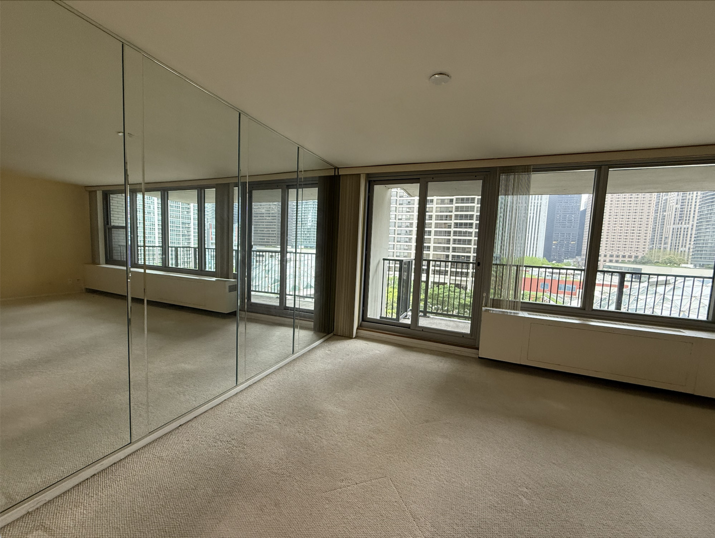 400 E RANDOLPH Street 1026