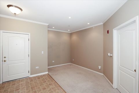 Tiny photo for 1299 W Lake Street #306, Addison, IL 60101 (MLS # 12624925)